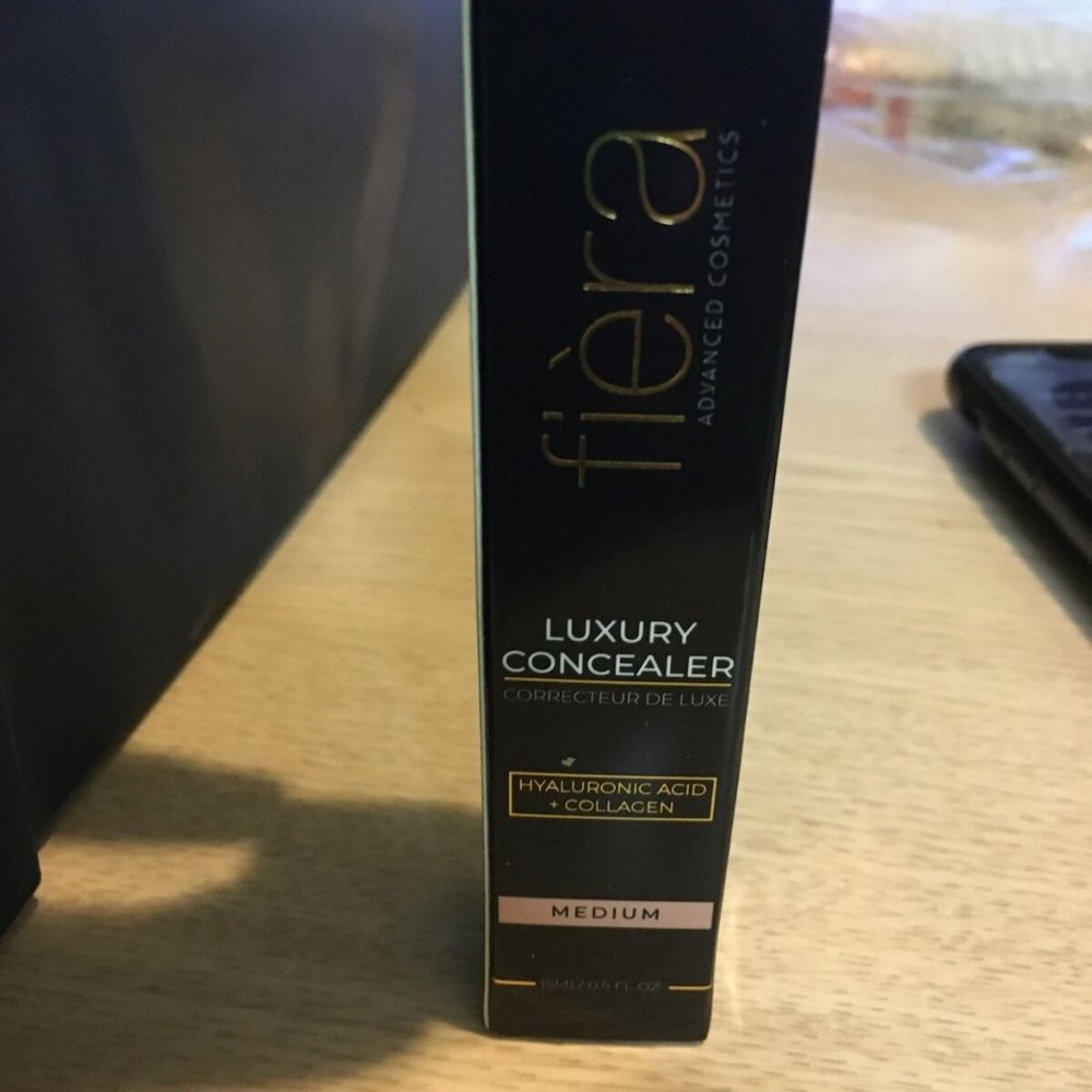 Fiera Luxury Concealer 0.5oz Medium